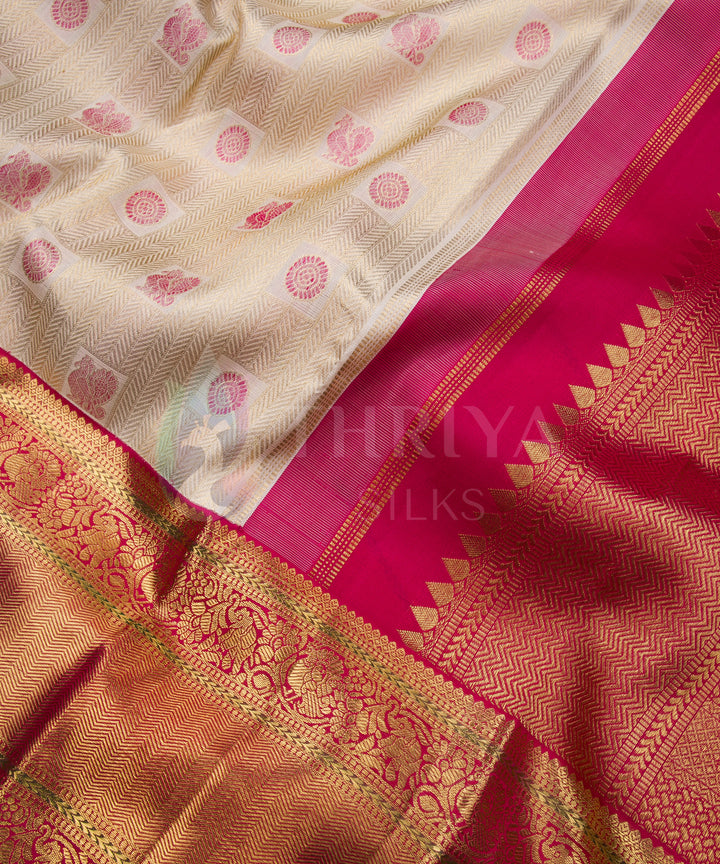 Off-White and Arakku Red Pure Zari Kanchipuram Silk Saree - TSW0787