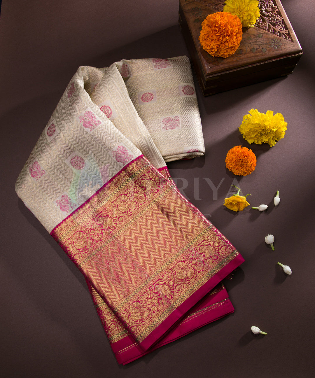 Off-White and Arakku Red Pure Zari Kanchipuram Silk Saree - TSW0787